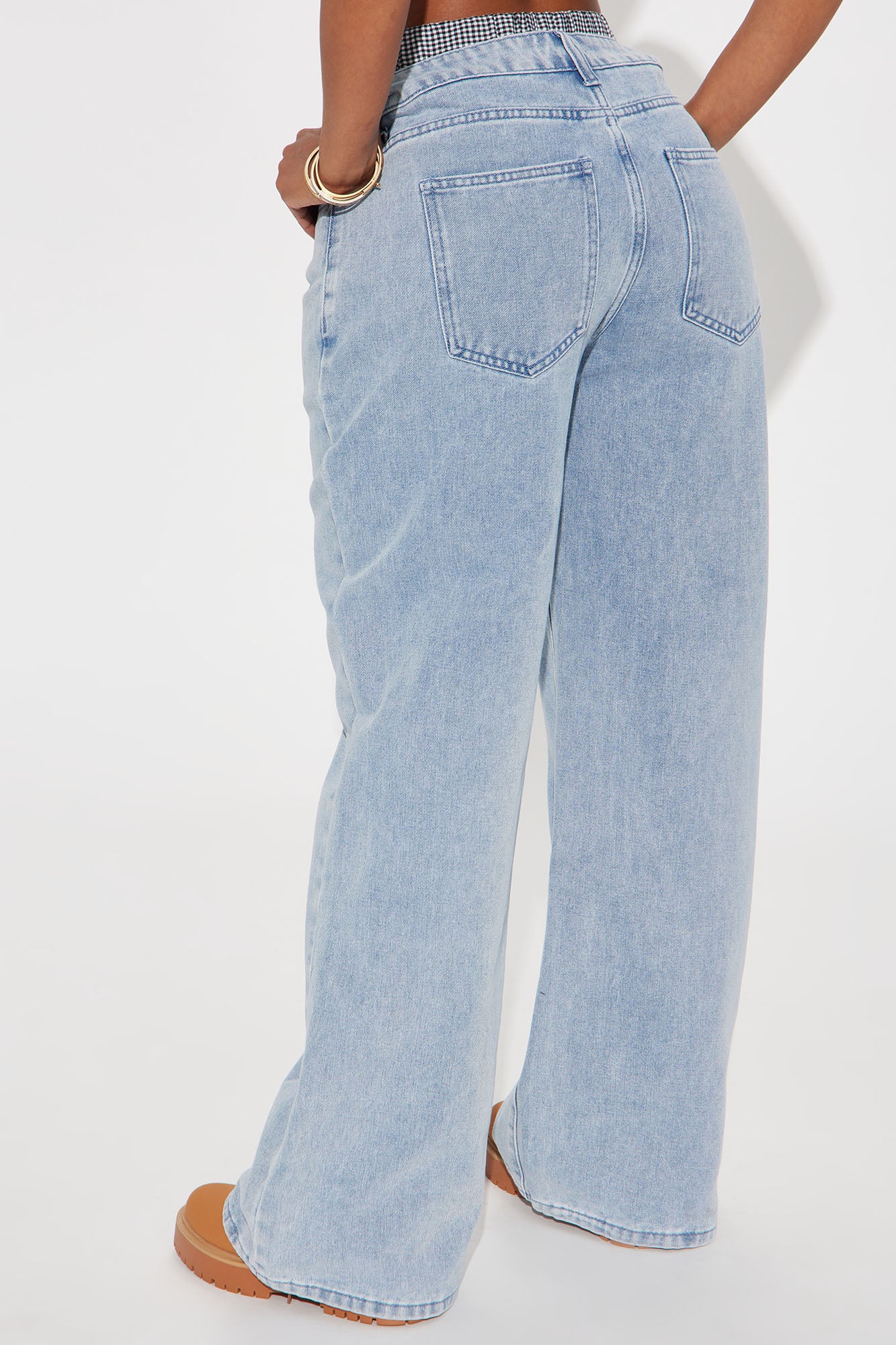 On Point Boxer Wide Leg Jeans - Light Wash - Image 4
