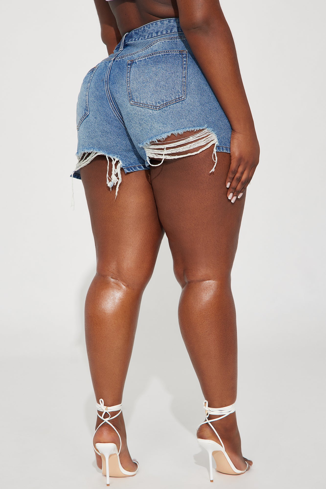 Margo Fray Hem Denim Shorts - Medium Blue Wash - Image 9
