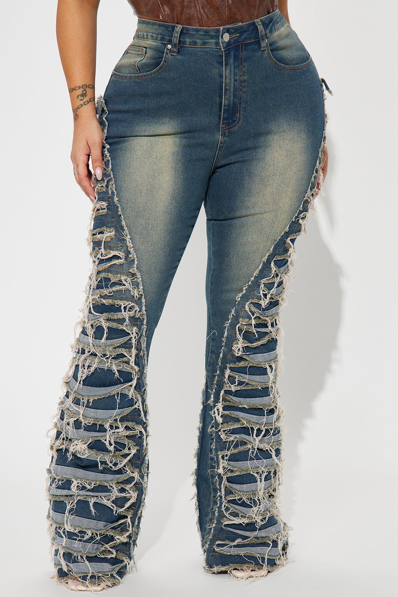 Feeling Brand New Tinted Flare Jeans - Medium Wash - Image 7