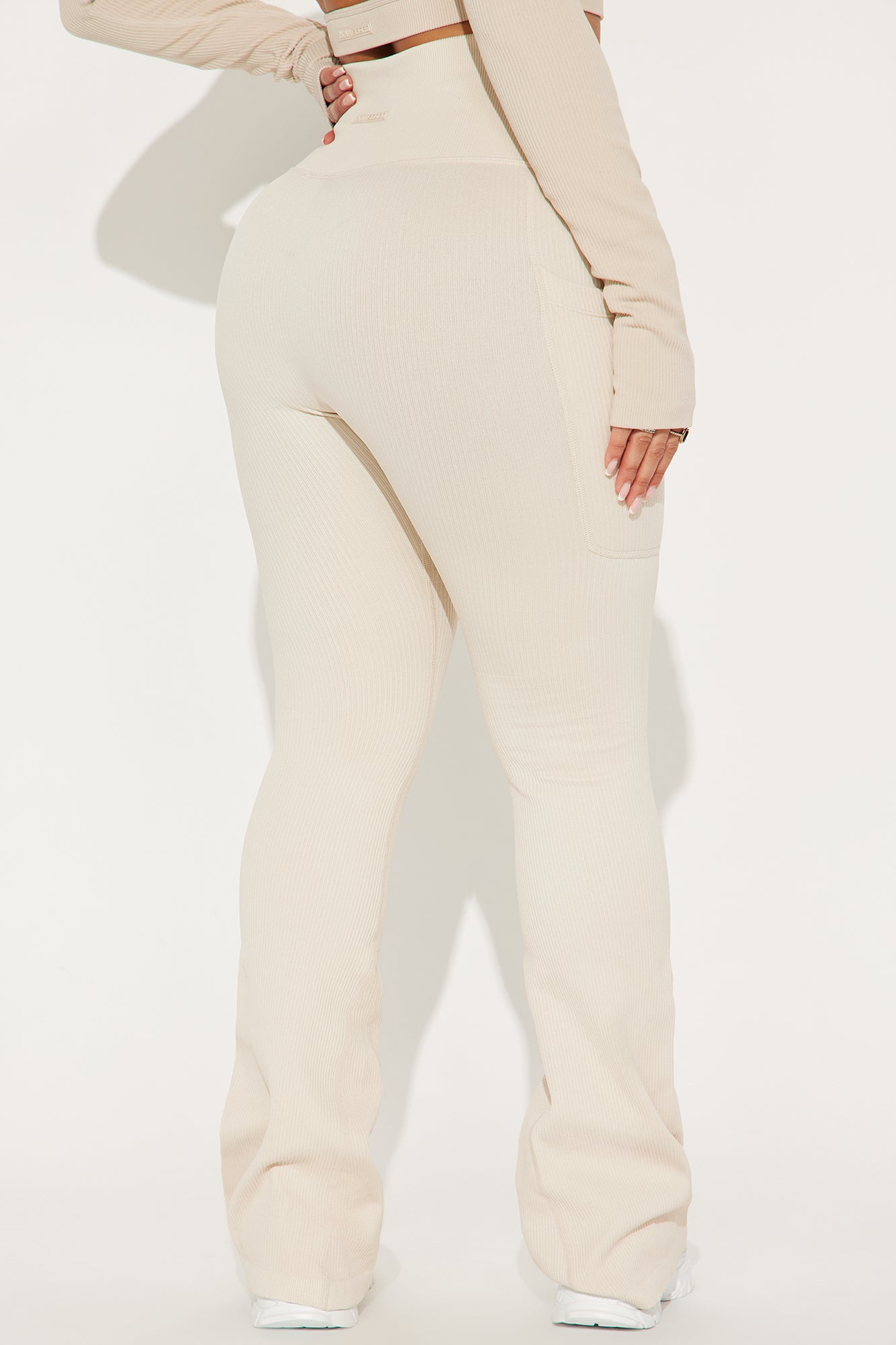 Resistance Effortless Seamless Active Legging - Light Taupe - Image 3