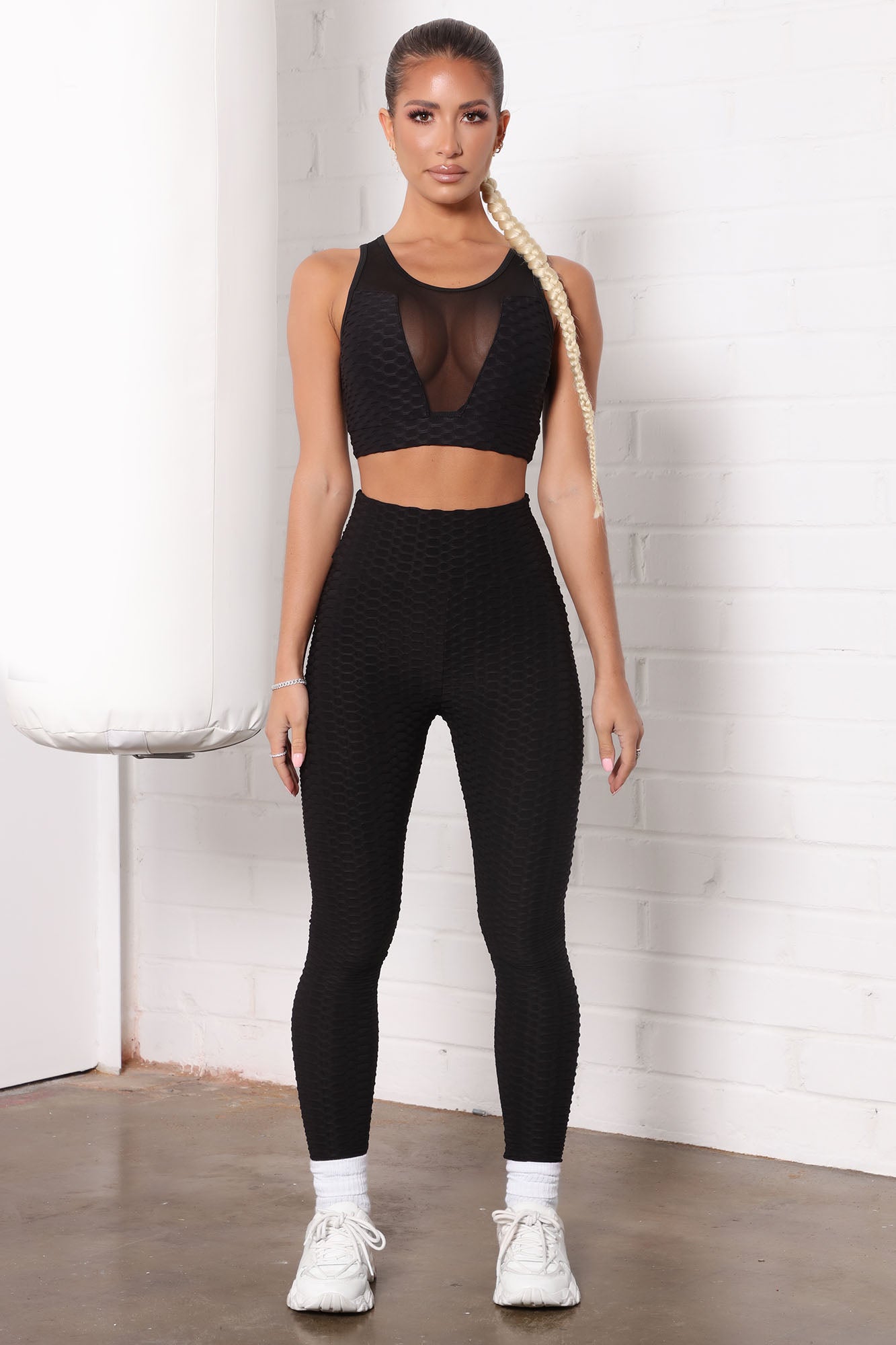 The Best Assets Textured Sports Bra - Black - Image 6