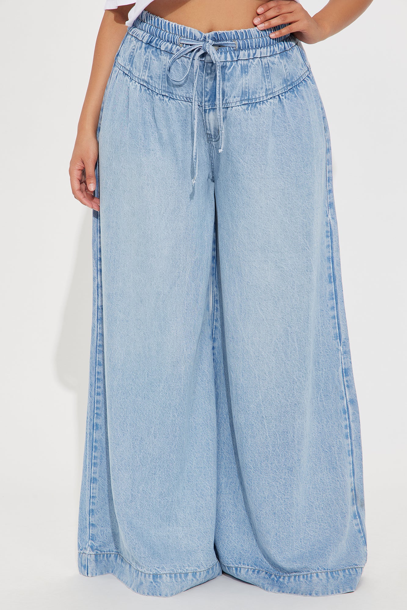 Shaylene Tie Waist wide Leg Jeans - Light Wash - Image 5