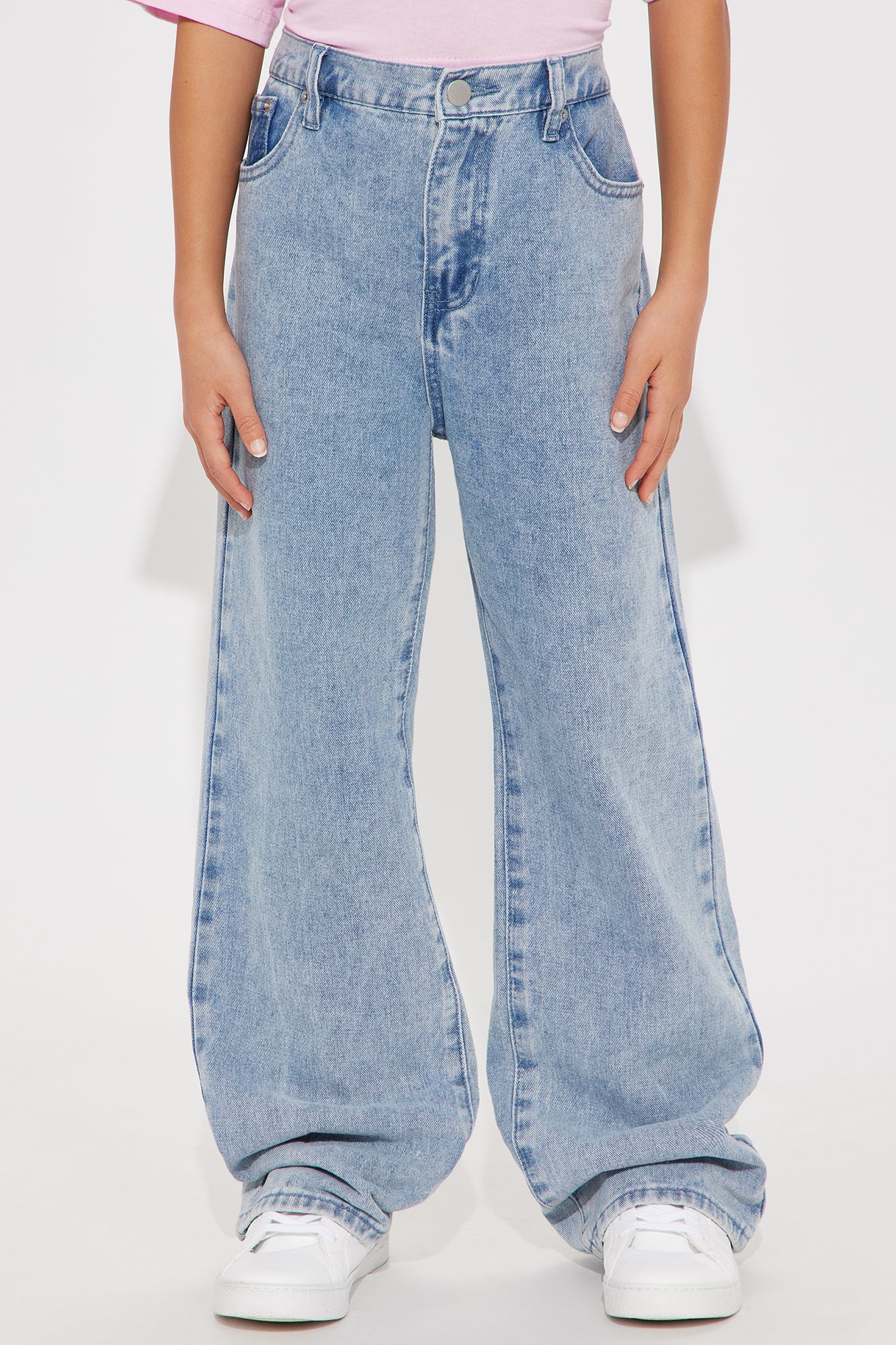 Mini Taking A Bow Embroidered Baggy Jeans - Light Wash - Image 3