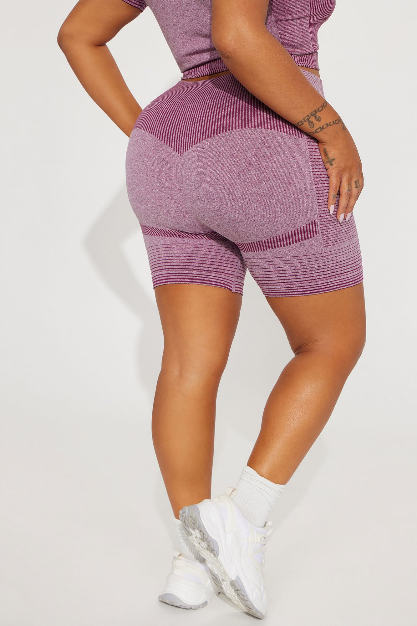 Trailblazer Infinity Seamless Shaping Active Short - Plum - Image 5