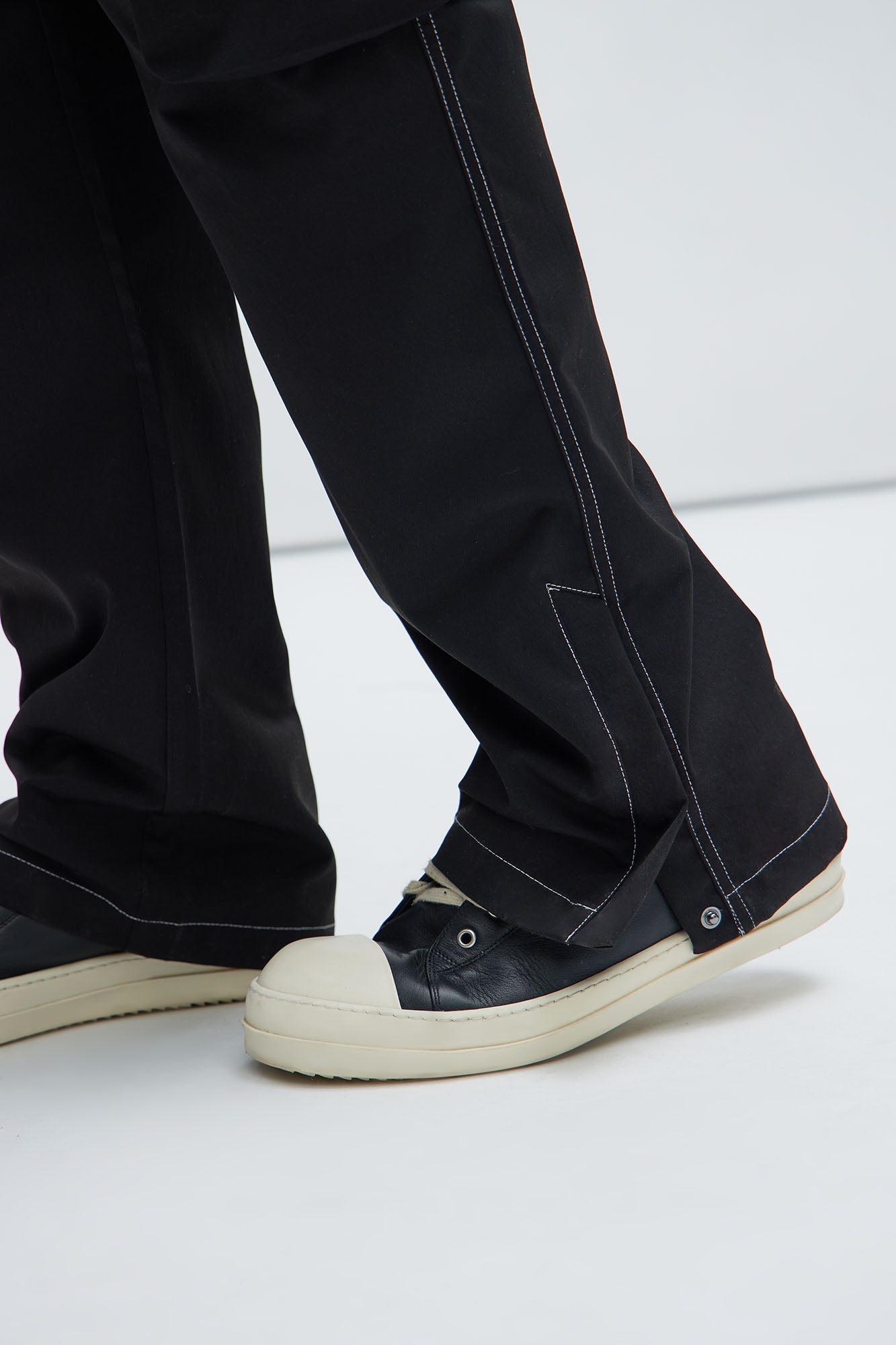 Curtis Contrast Stitch Relaxed Cargo Pants - Black - Image 10