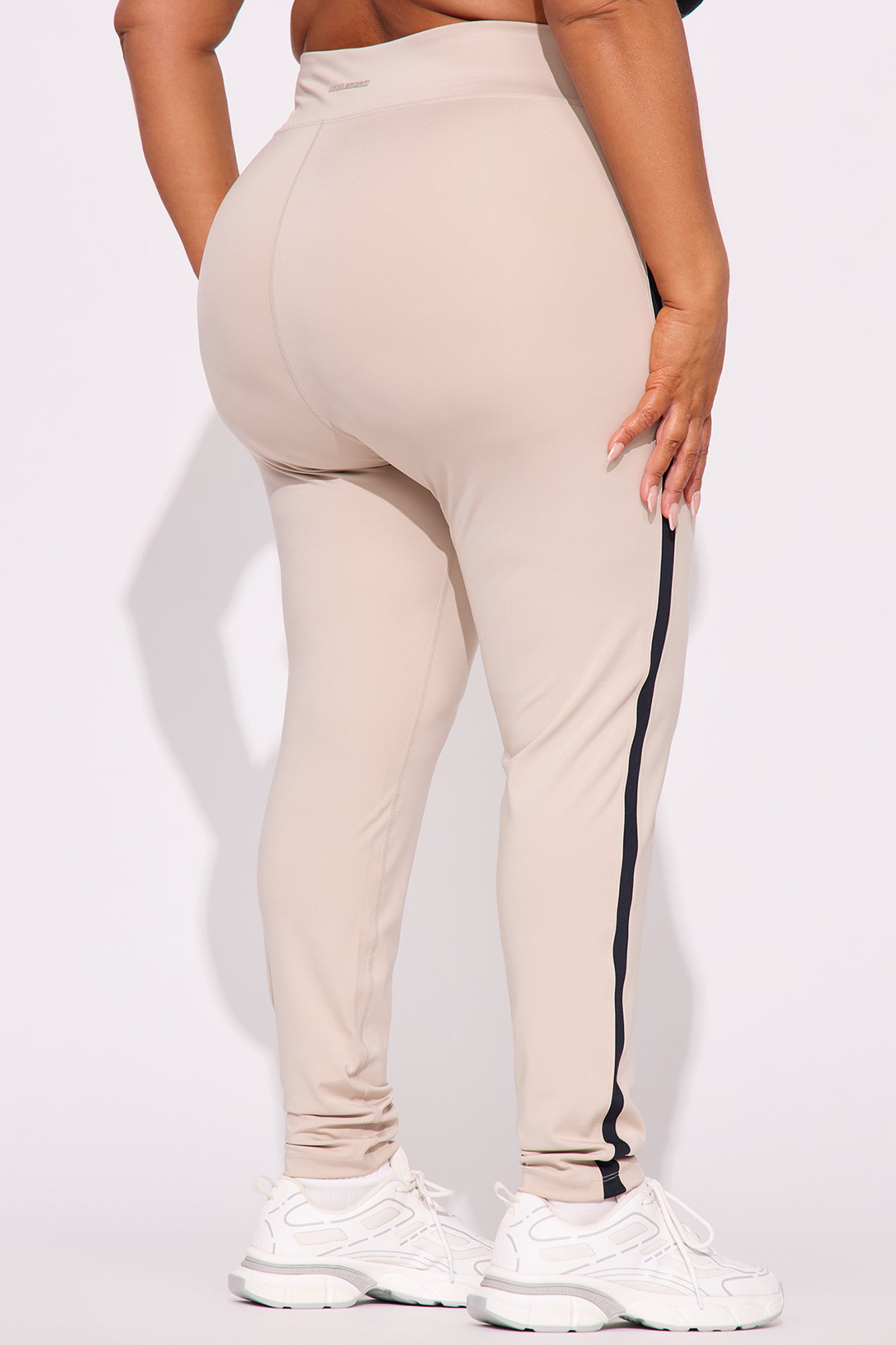 Baseline Elevate Active Legging - Light Taupe - Image 7