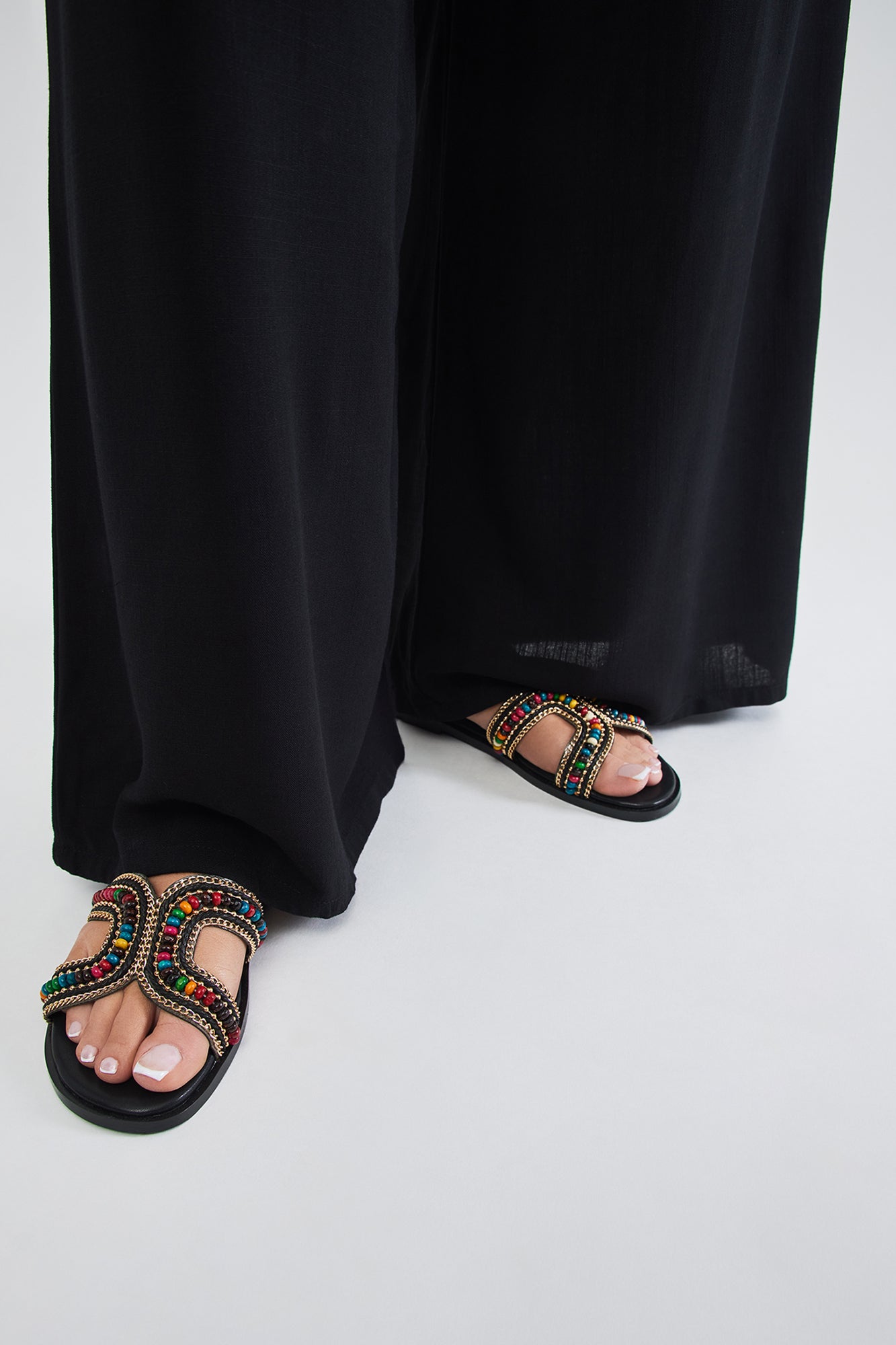 Tropical Escape Flat Sandals - Black - Image 4