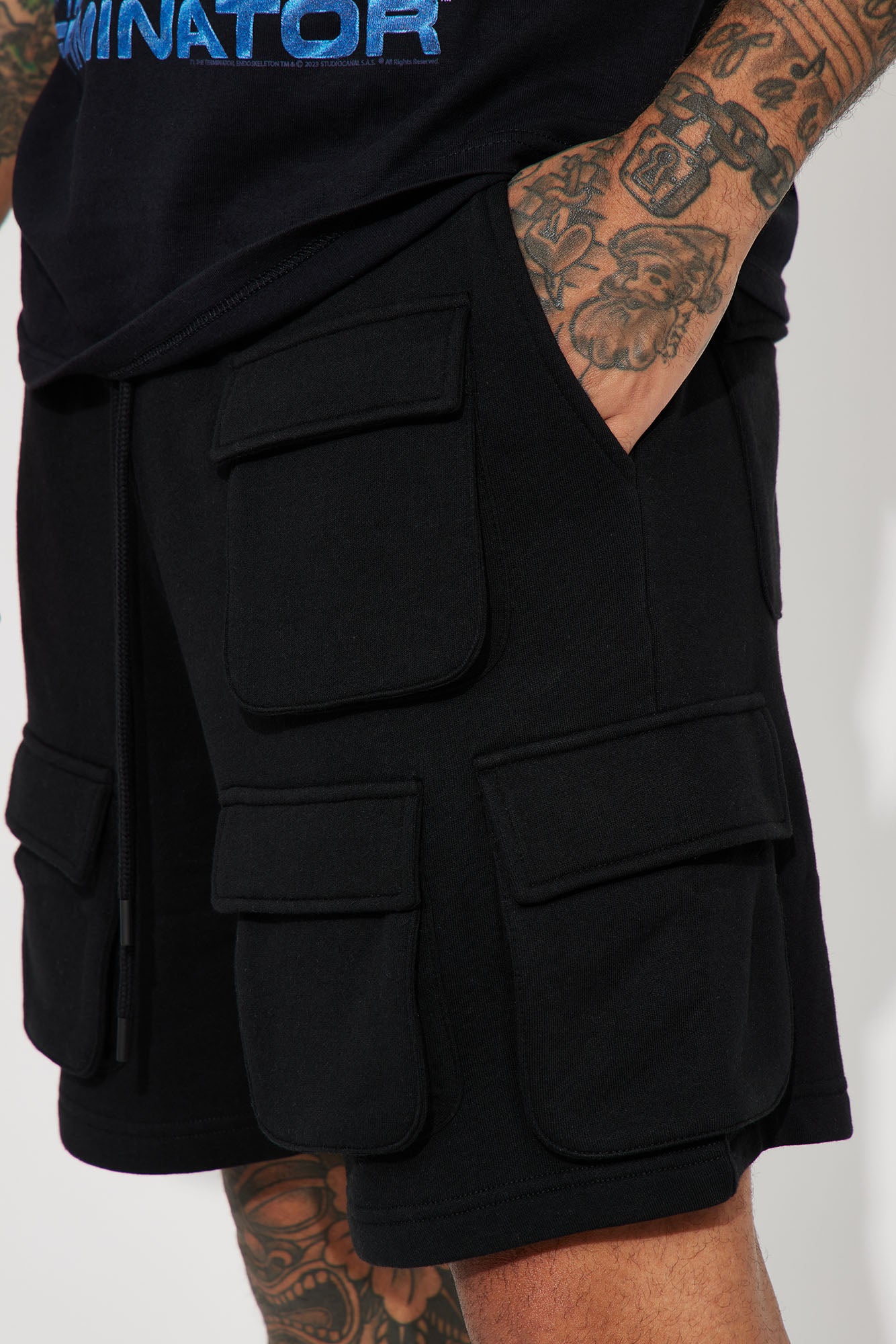 Different Levels Relaxed Cargo Shorts - Black - Image 5