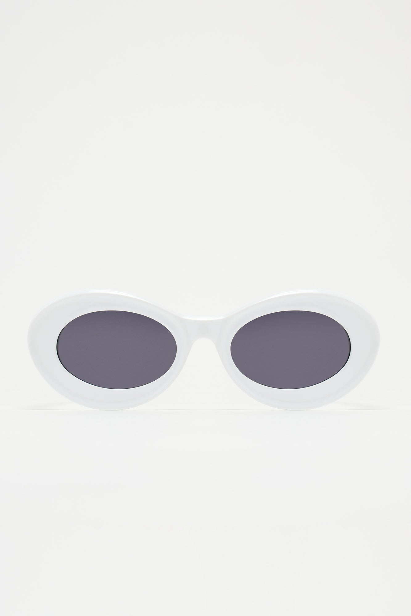 Reading The Room Sunglasses - White - Image 3
