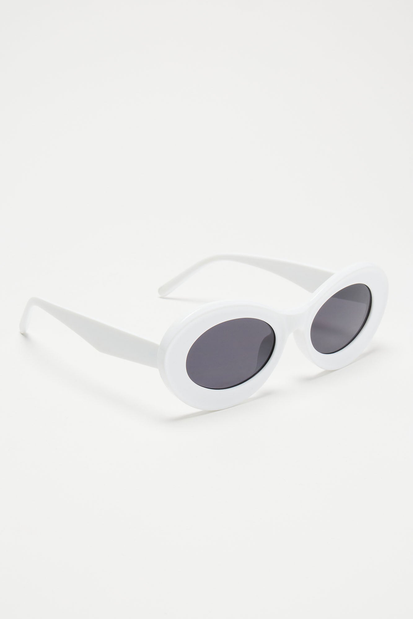 Reading The Room Sunglasses - White - Image 4