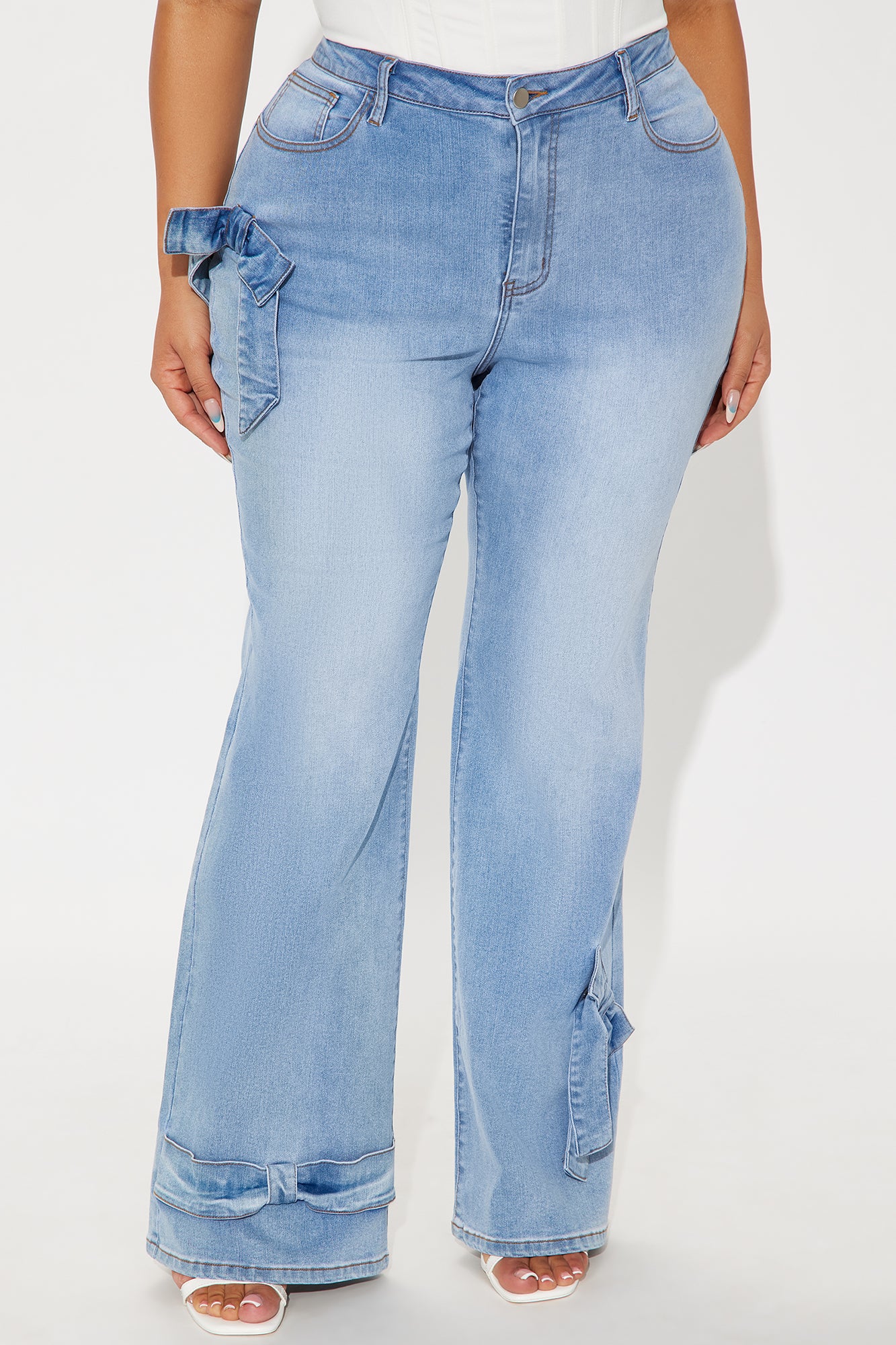 Brielle Bow Straight Leg Jeans - Light Wash - Image 5