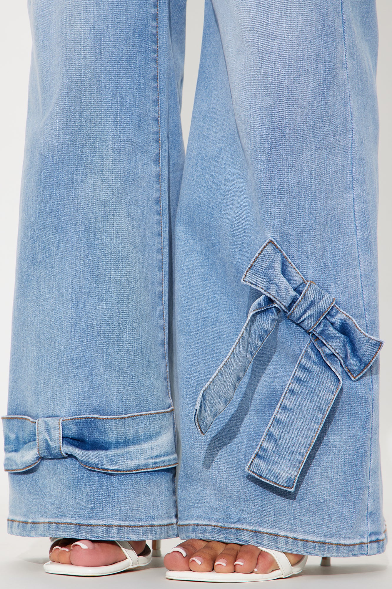 Brielle Bow Straight Leg Jeans - Light Wash - Image 6