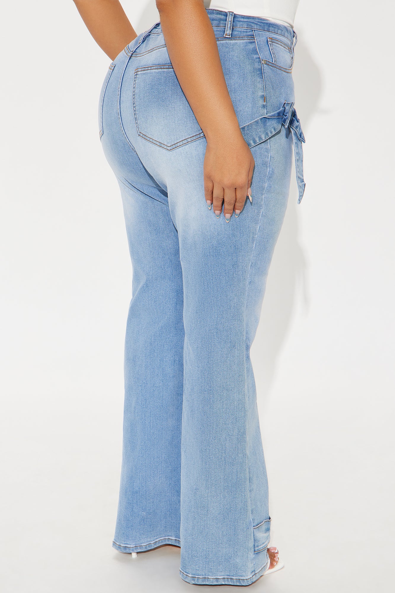 Brielle Bow Straight Leg Jeans - Light Wash - Image 7