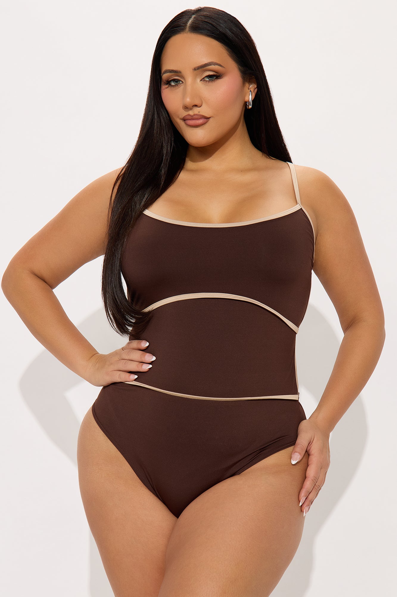 Playful Competition Scoop Neck Contrast Trim Bodysuit - Chocolate - Image 4