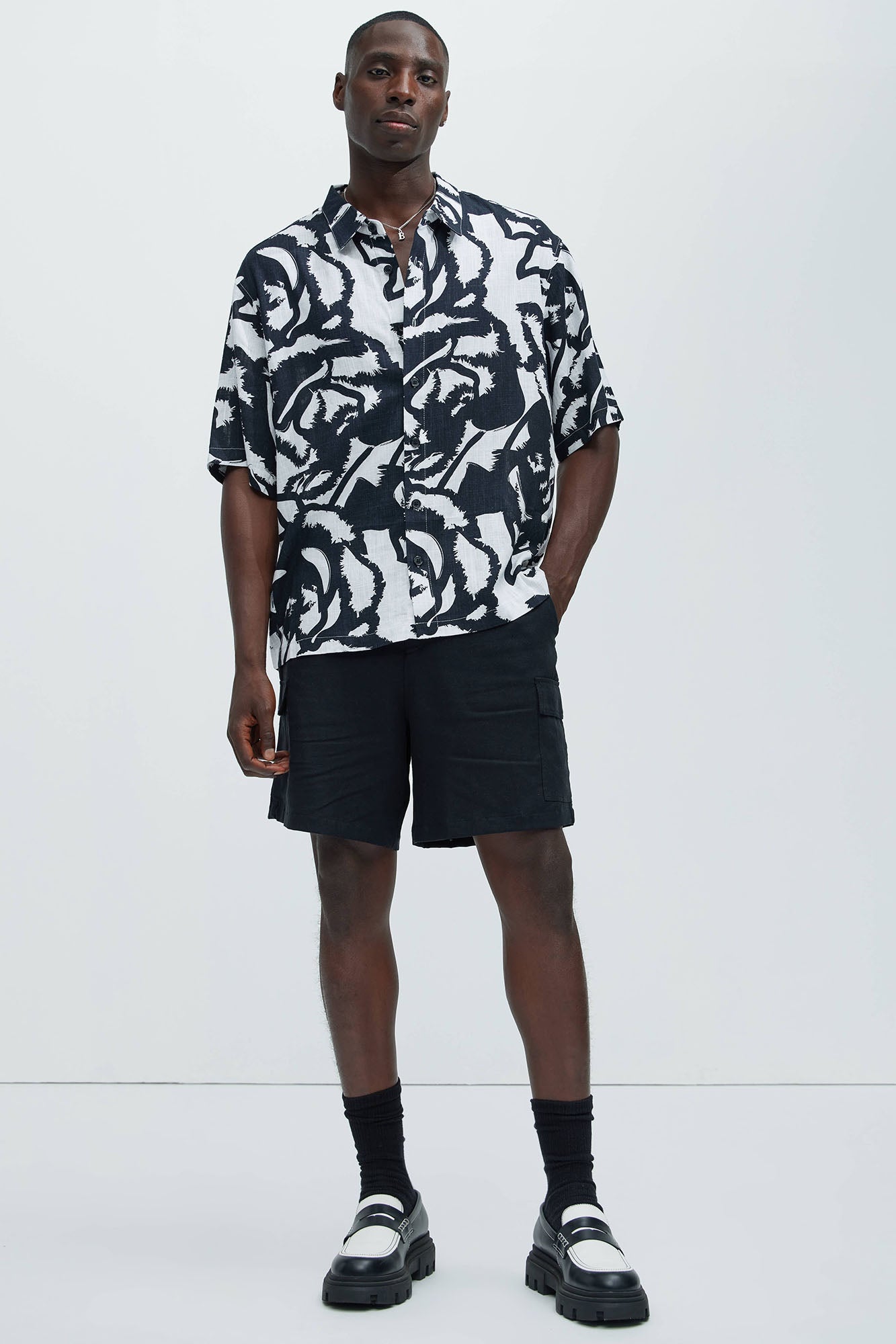 Bahamas Linen Cargo Shorts - Black - Image 3