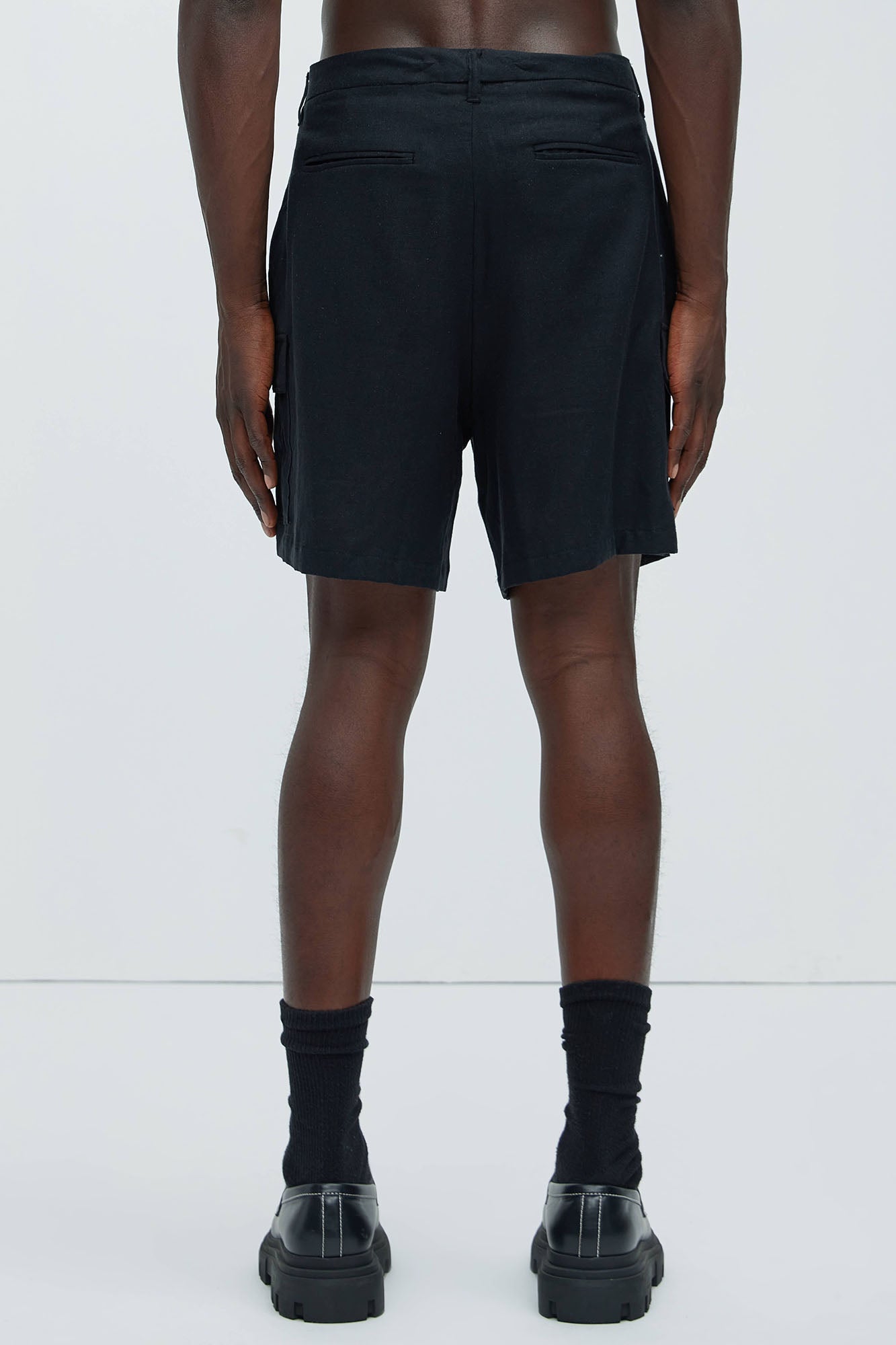 Bahamas Linen Cargo Shorts - Black - Image 4