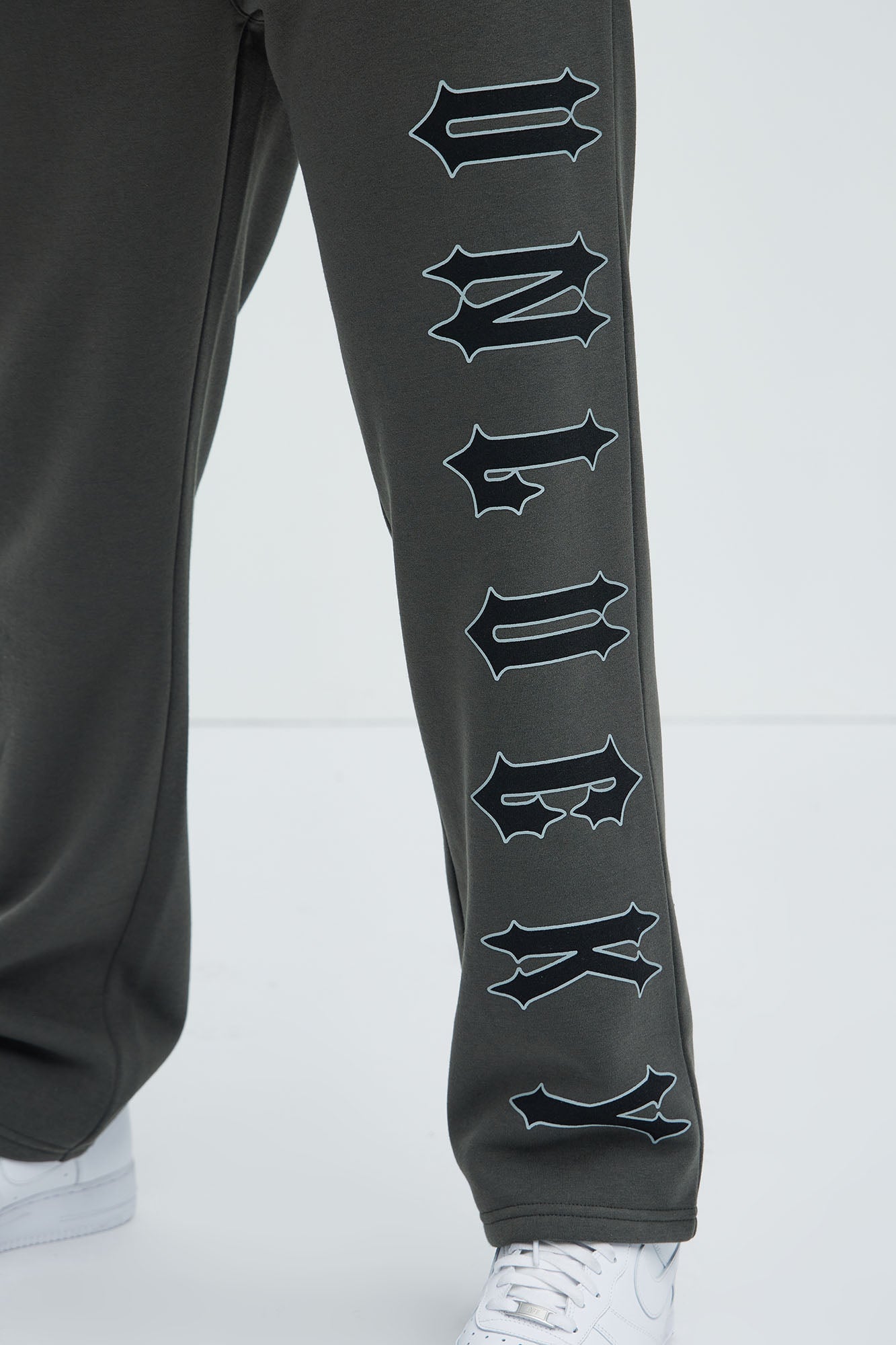 Unlucky Sweatpant - Black - Image 4