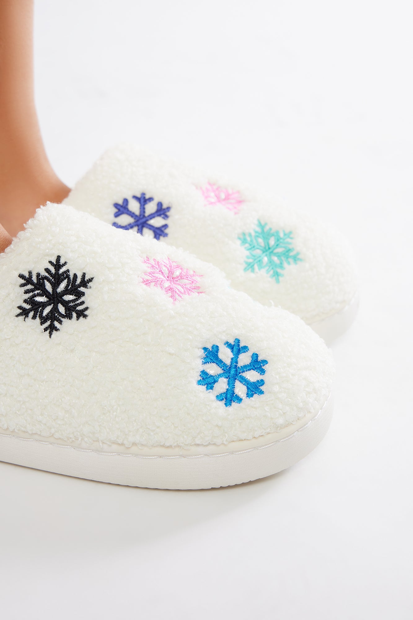 Snowflake Cutie Slippers - White/combo - Image 4