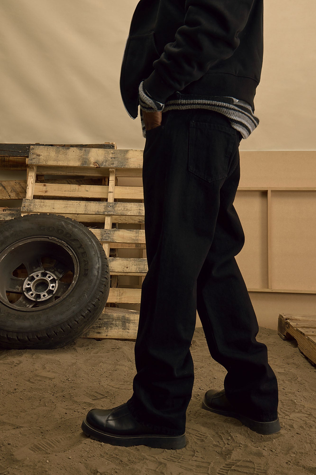 Dean Straight Jeans - Black - Image 7