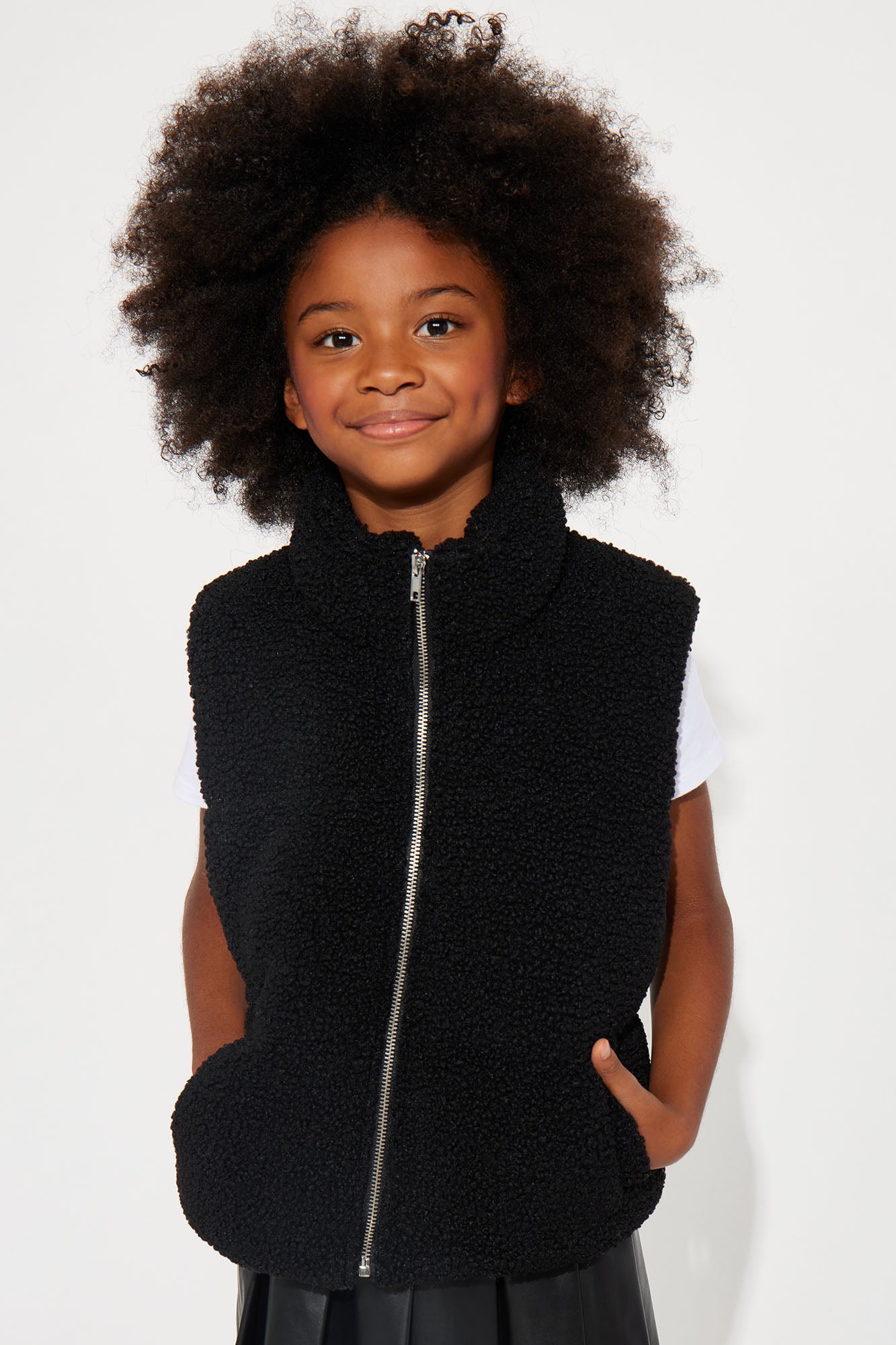Minin Conquering Mountains Sherpa Vest - Black - Image 3