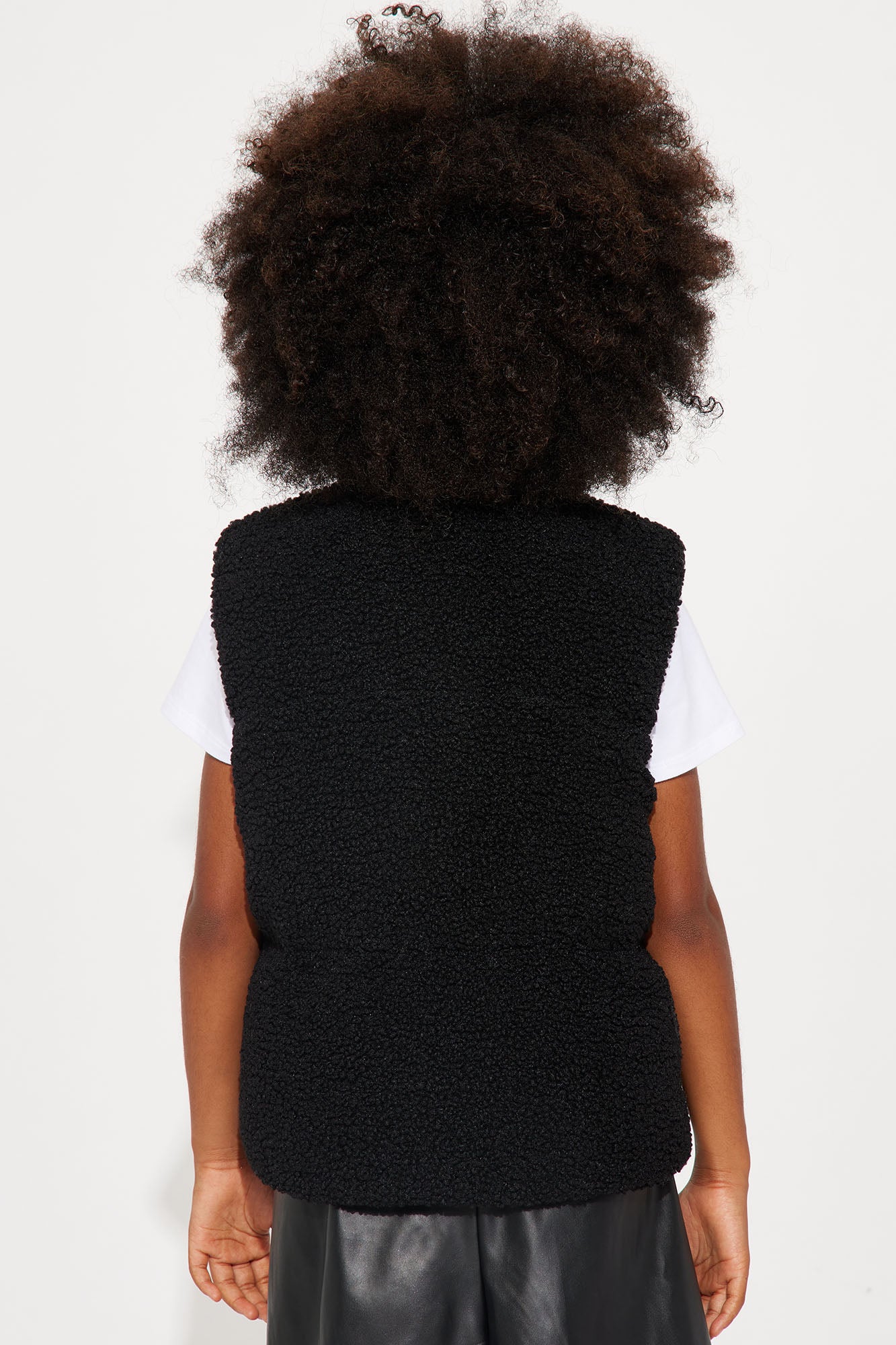 Minin Conquering Mountains Sherpa Vest - Black - Image 4