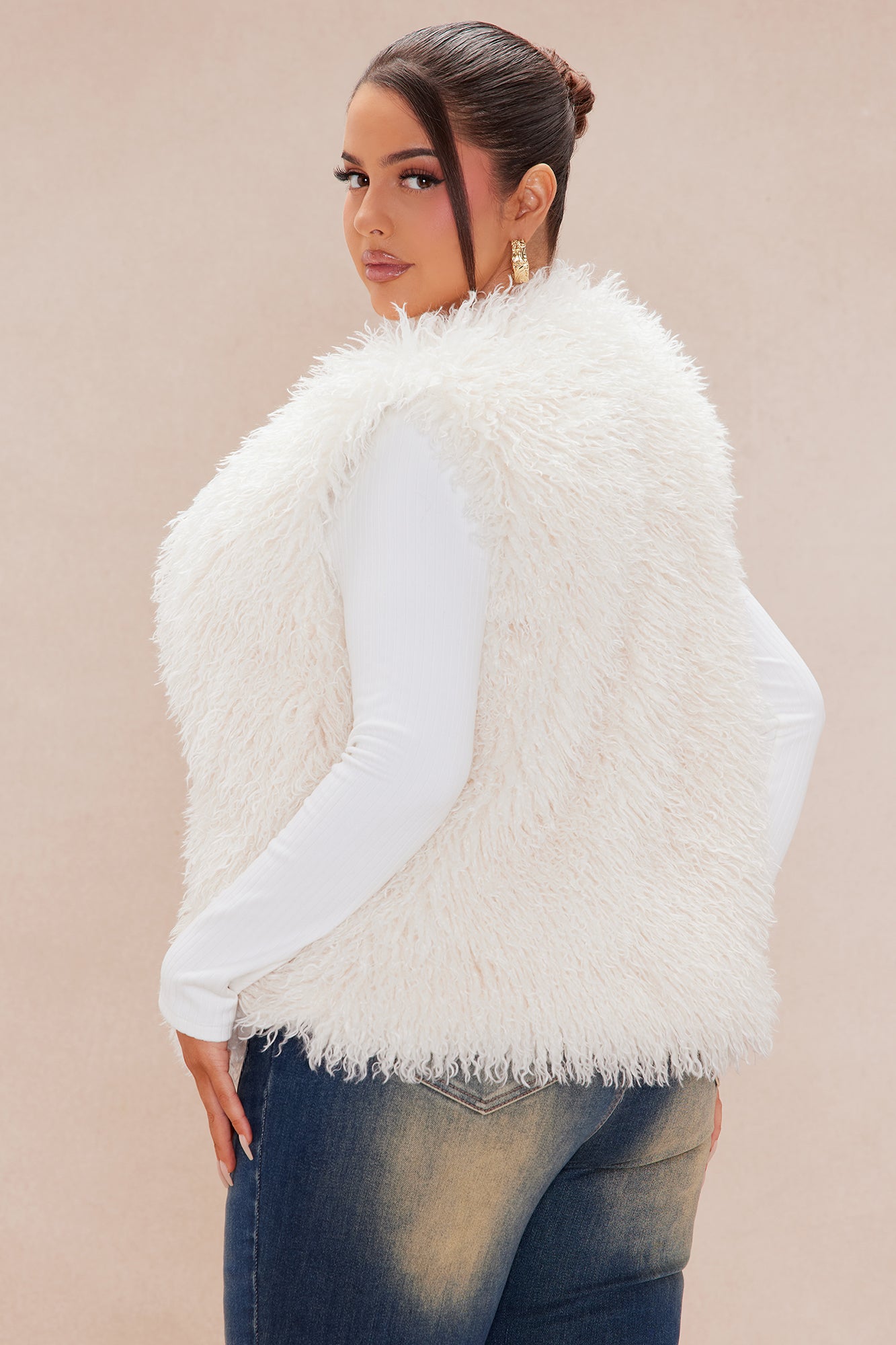 Mammoth Fur Vest - Cream - Image 9