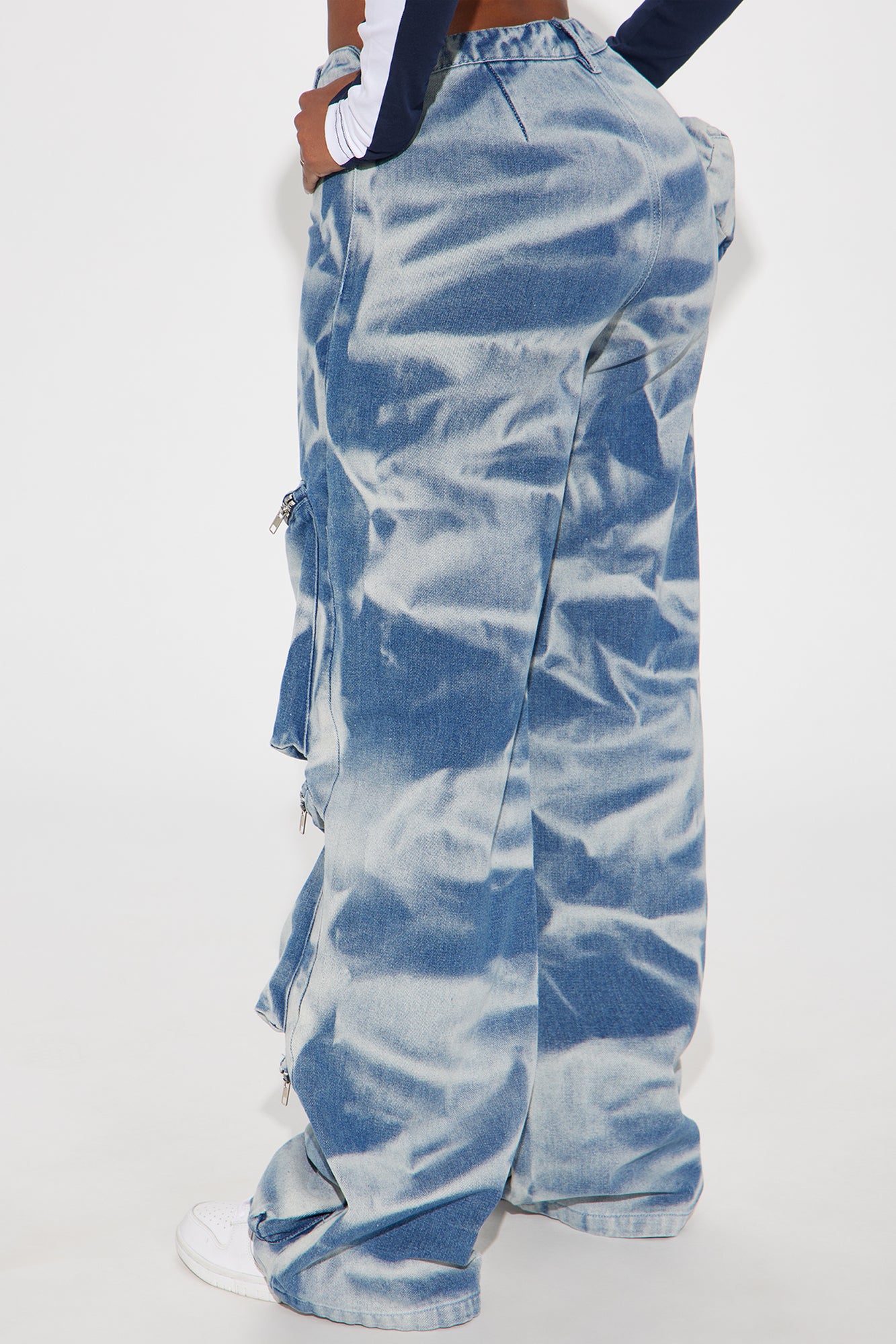 Bag Chaser Detachable Bag Cargo Jeans - Medium Wash - Image 3