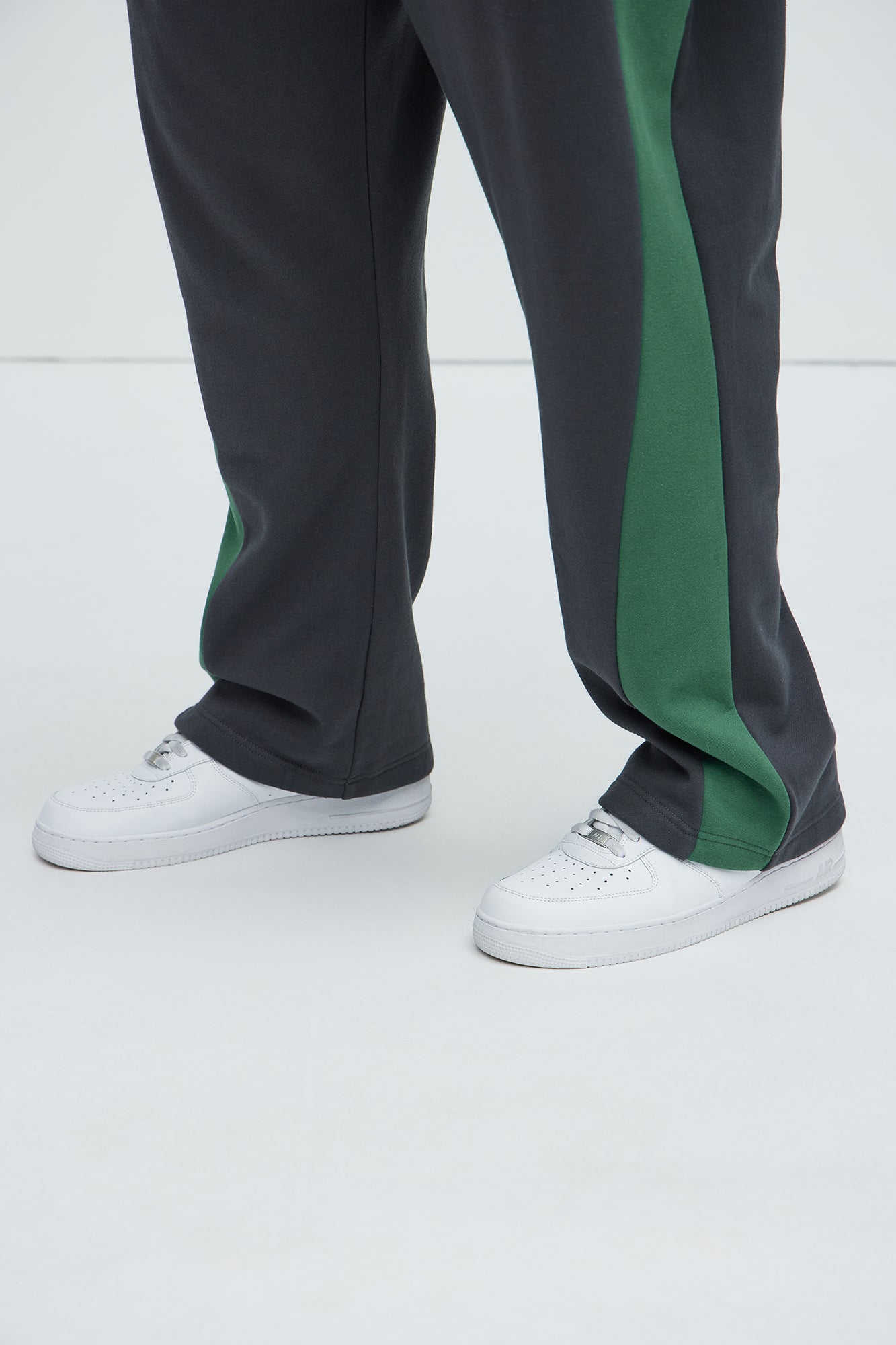 Classic Motorsports Sweatpants - Black - Image 9