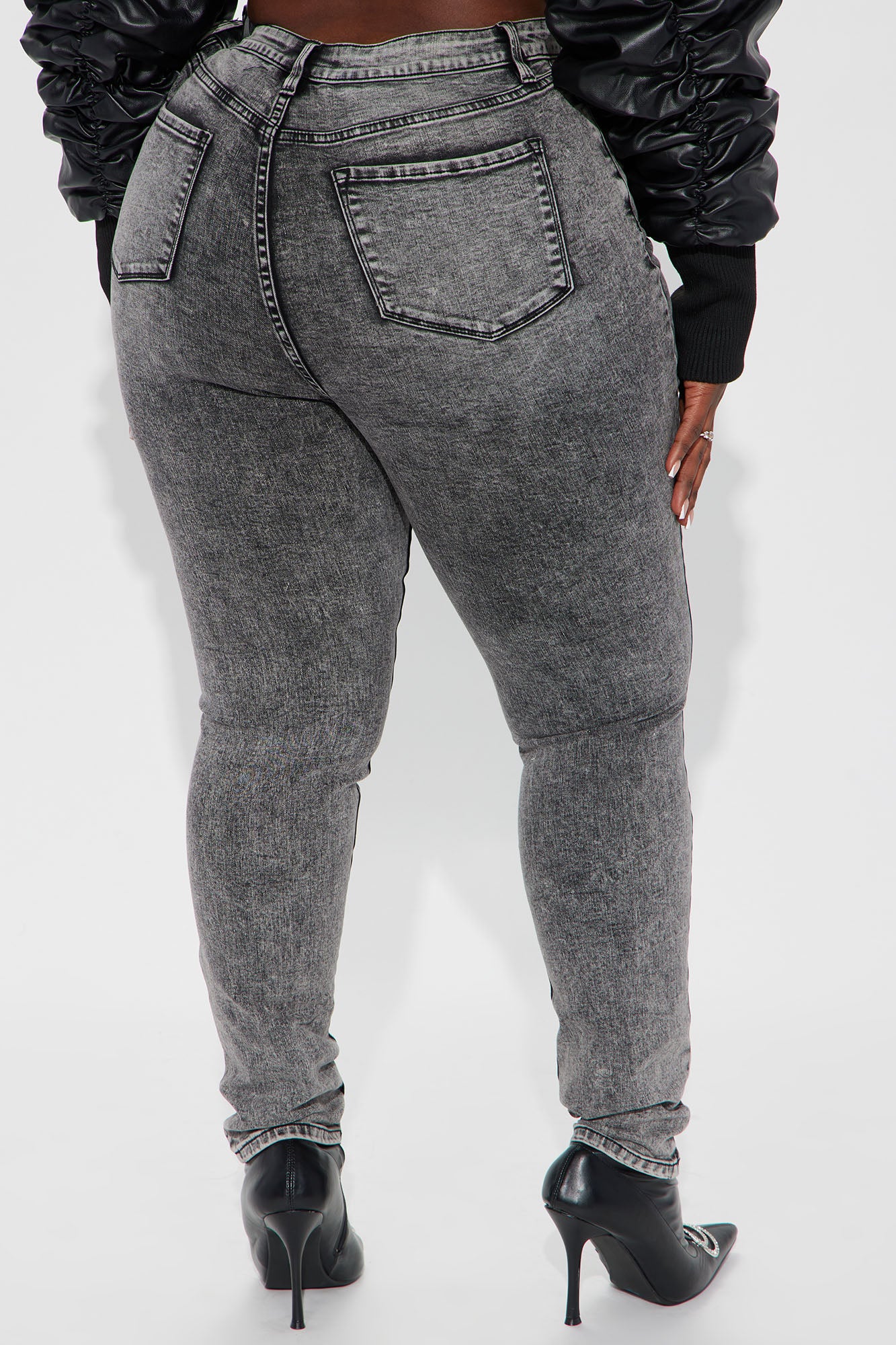 Tall It's Giving High Stretch Curvy Skinny Jeans - Acid Wash Grey - Image 6