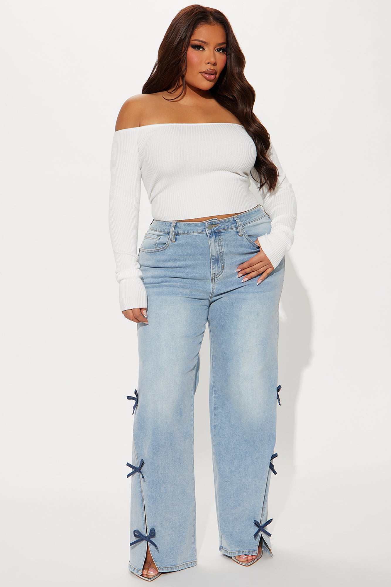Catch My Drift Stretch Bow Split Hem Jeans - Light Wash - Image 5