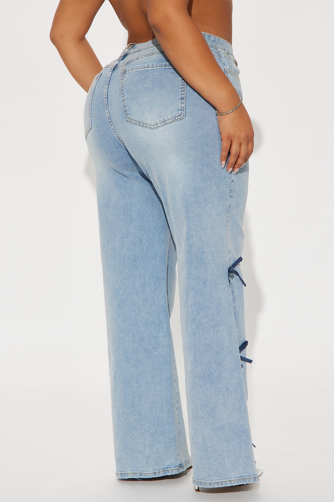 Catch My Drift Stretch Bow Split Hem Jeans - Light Wash - Image 8