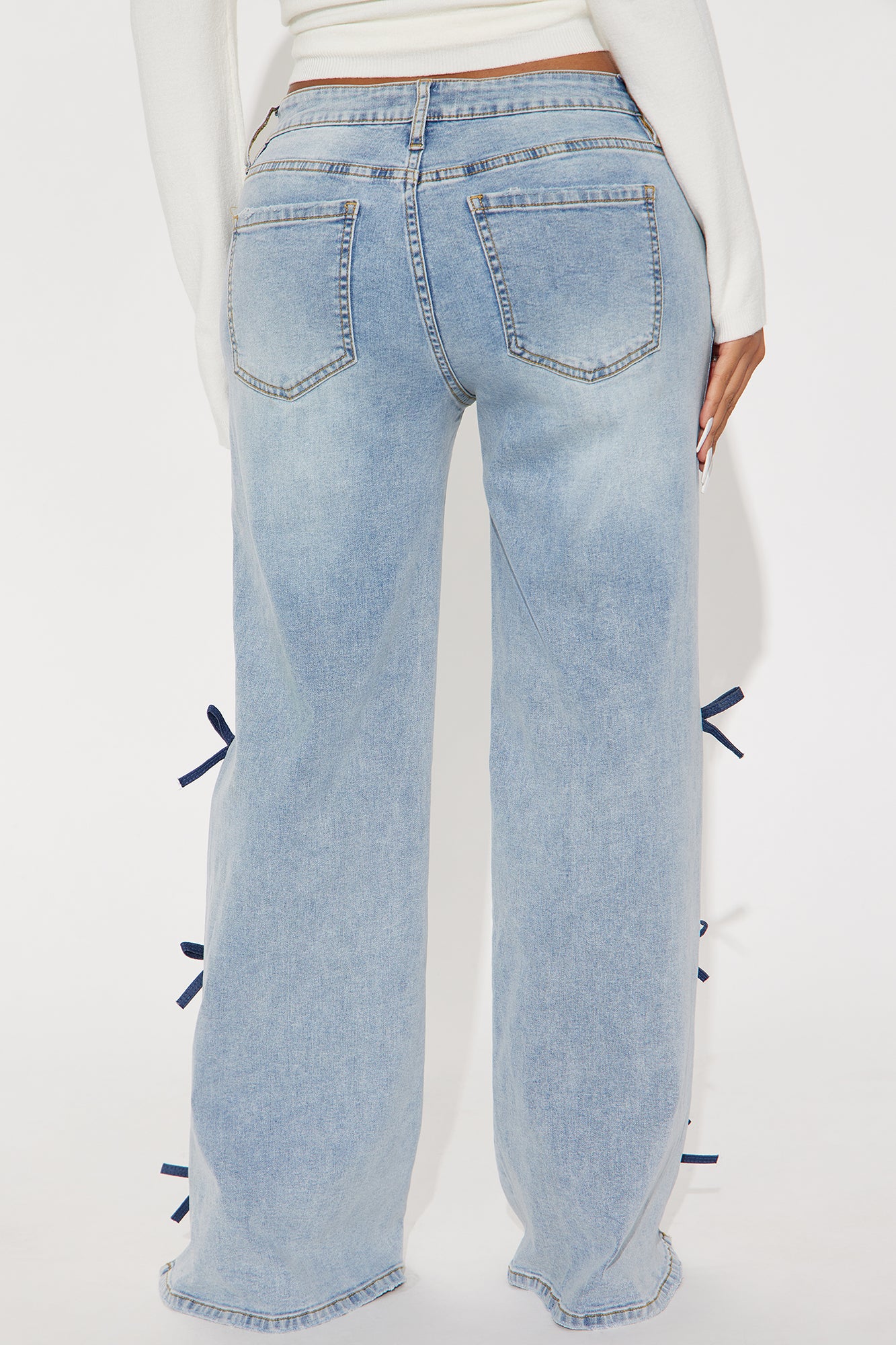 Catch My Drift Stretch Bow Split Hem Jeans - Light Wash - Image 4