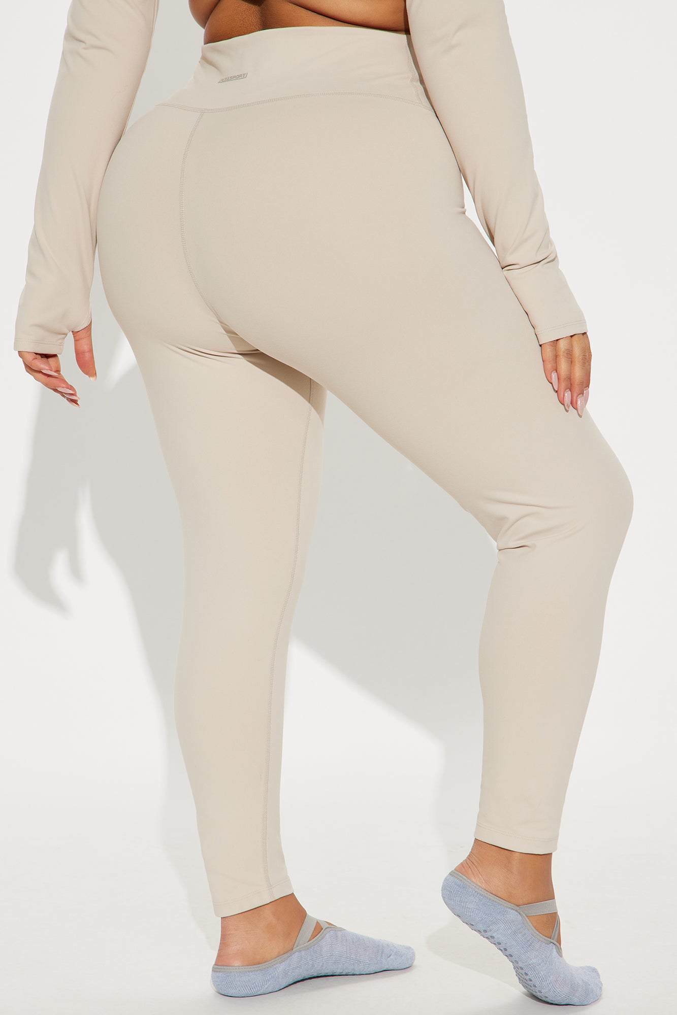 Flex Appeal 7/8 Super Soft Active Legging - Light Taupe - Image 7