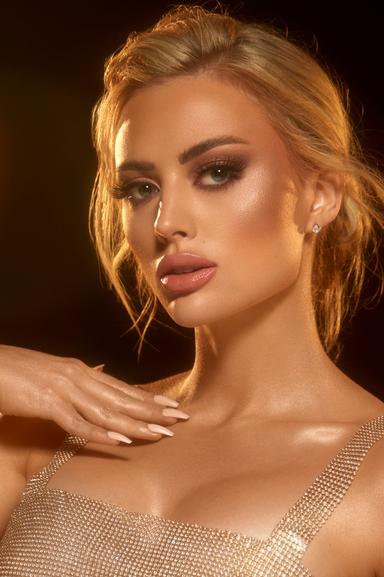NOVABEAUTY Glow Effect Face and Body Highlighter- Soft Gold - Image 4
